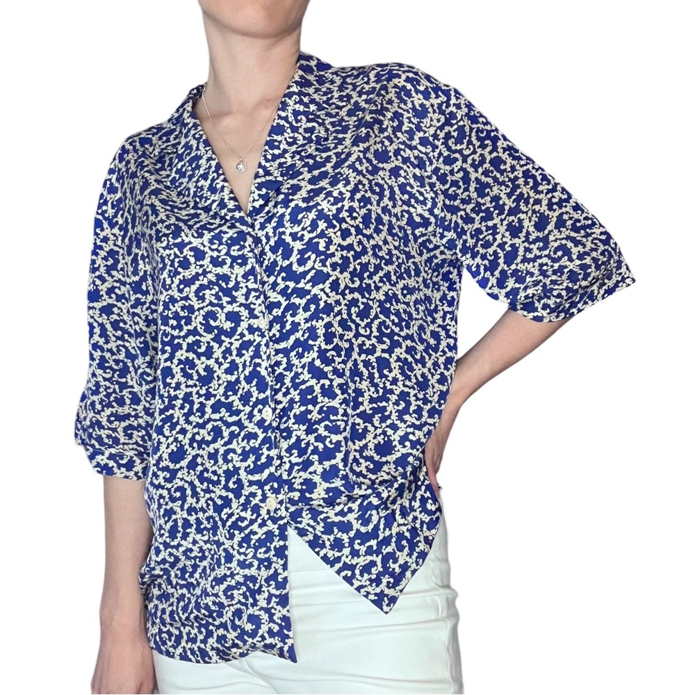 VINTAGE Blue & White Print Oversized Button Down Collared Shirt